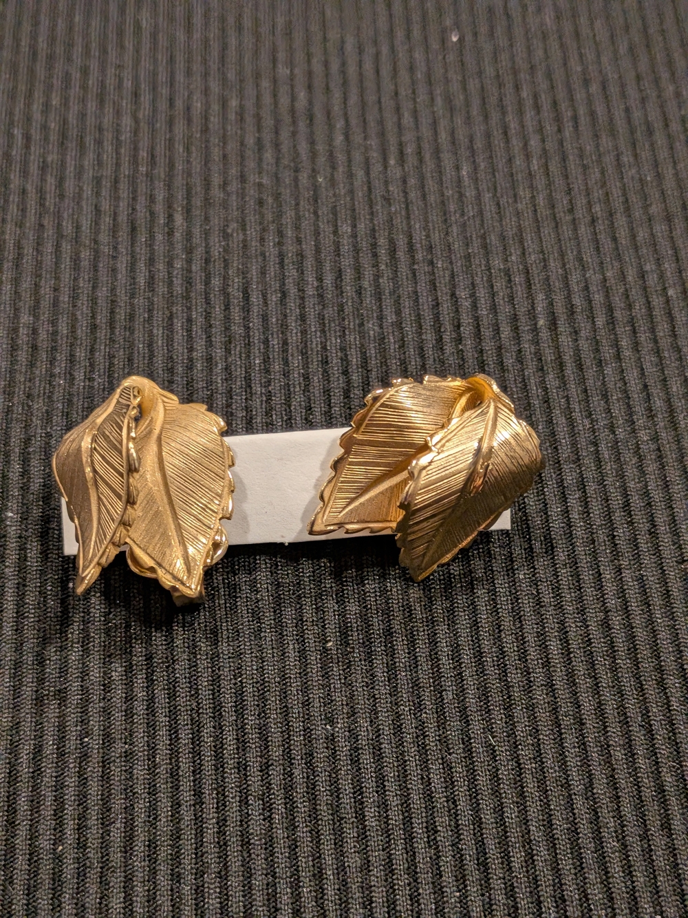 Signed Giovanni Gold Tone Leaf Clip-On Earrings - Vintage 1980s